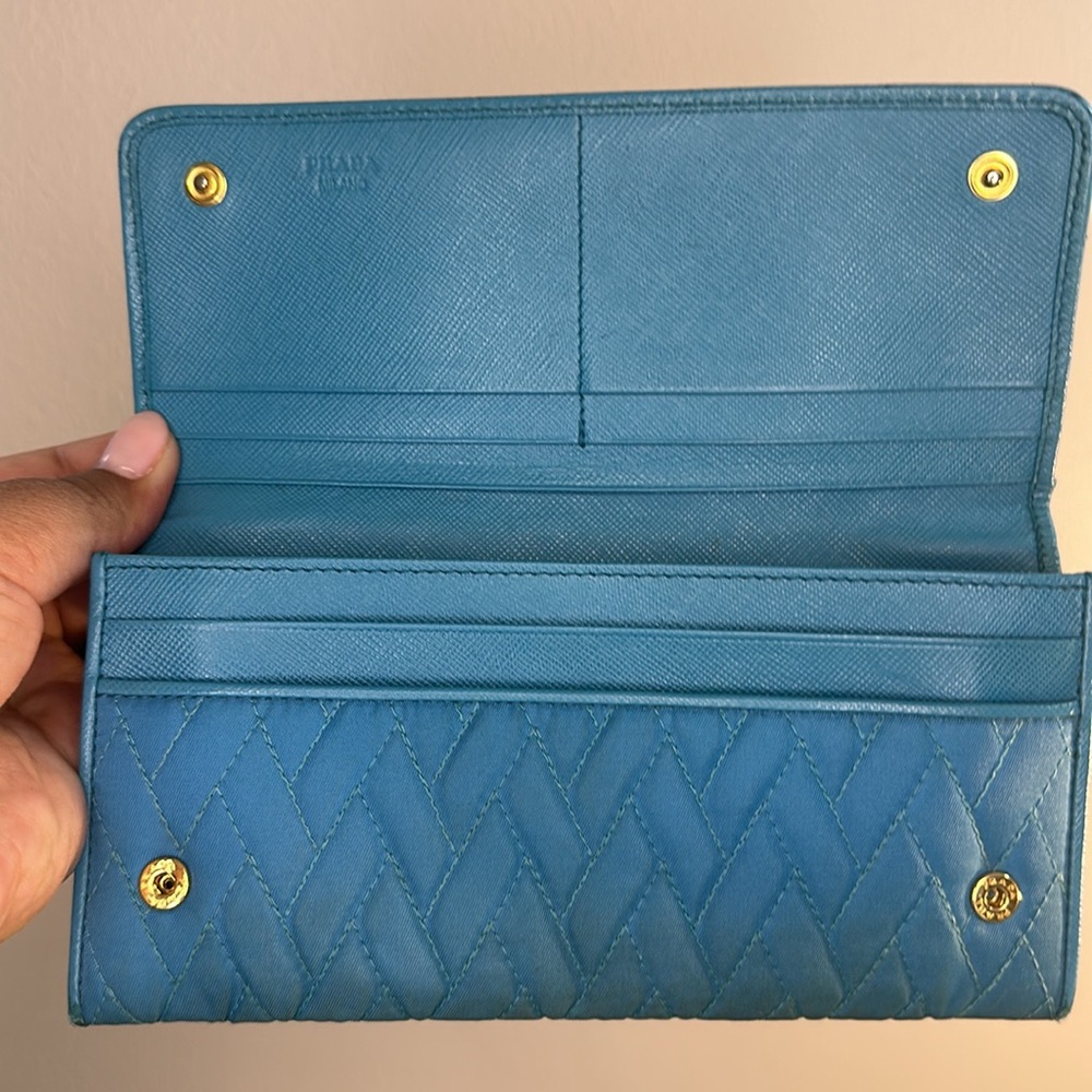 Prada Blue Wallet pre loved - Picture 2 of 10